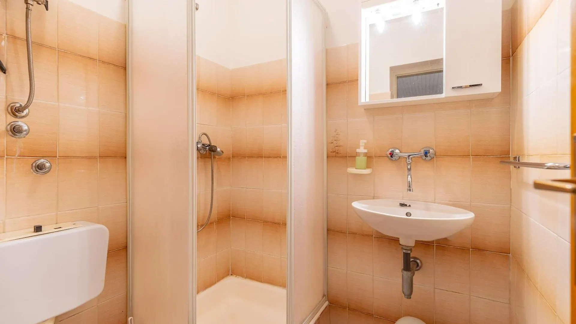 Tinka, Apartment No 7 Starigrad Paklenica