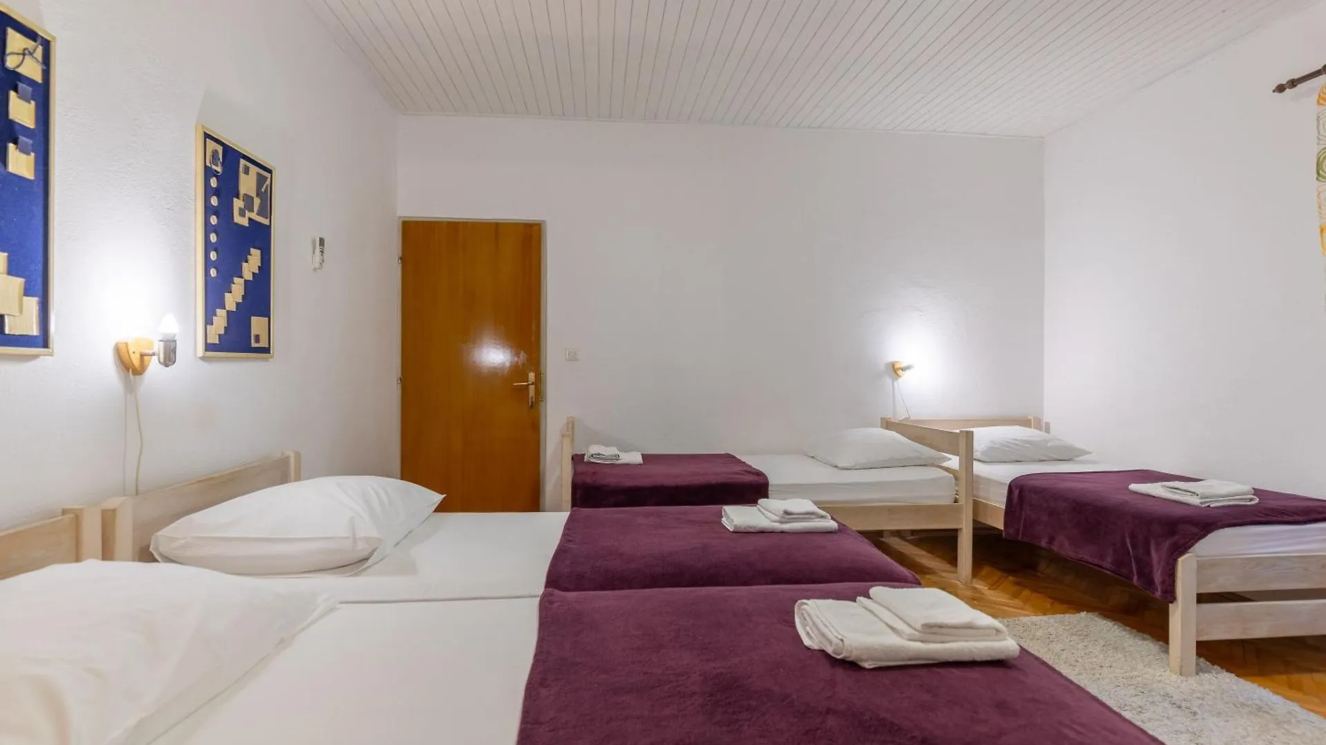 Tinka, Apartment No 7 Starigrad Paklenica