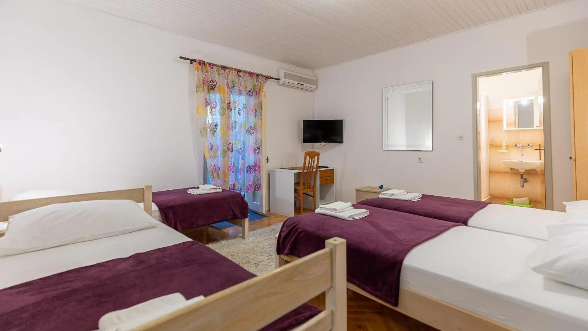 Tinka, Apartment No 7 Starigrad Paklenica